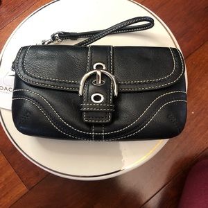 COACH - wristlet